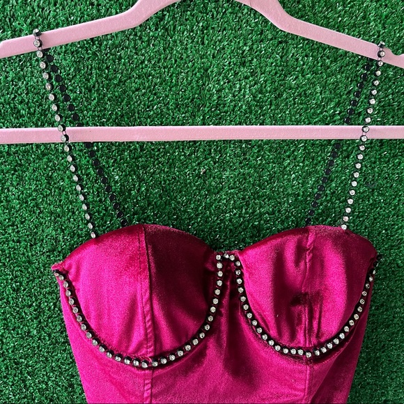 👑💕|| Burgundy Rhinestone Bodysuit - Picture 3 of 4